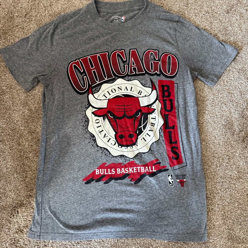 Abercrombie kids Chicago Bulls Gray T-Shirt